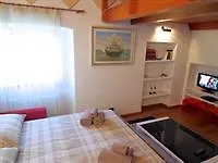 Temporary House - Center